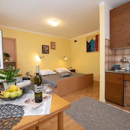 Elegant With Terrace Apartament