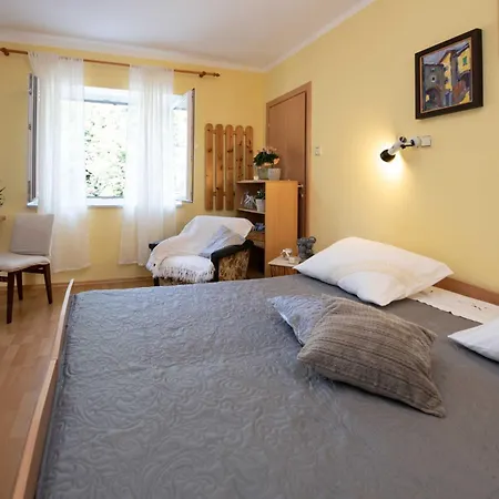 Elegant With Terrace Apartament